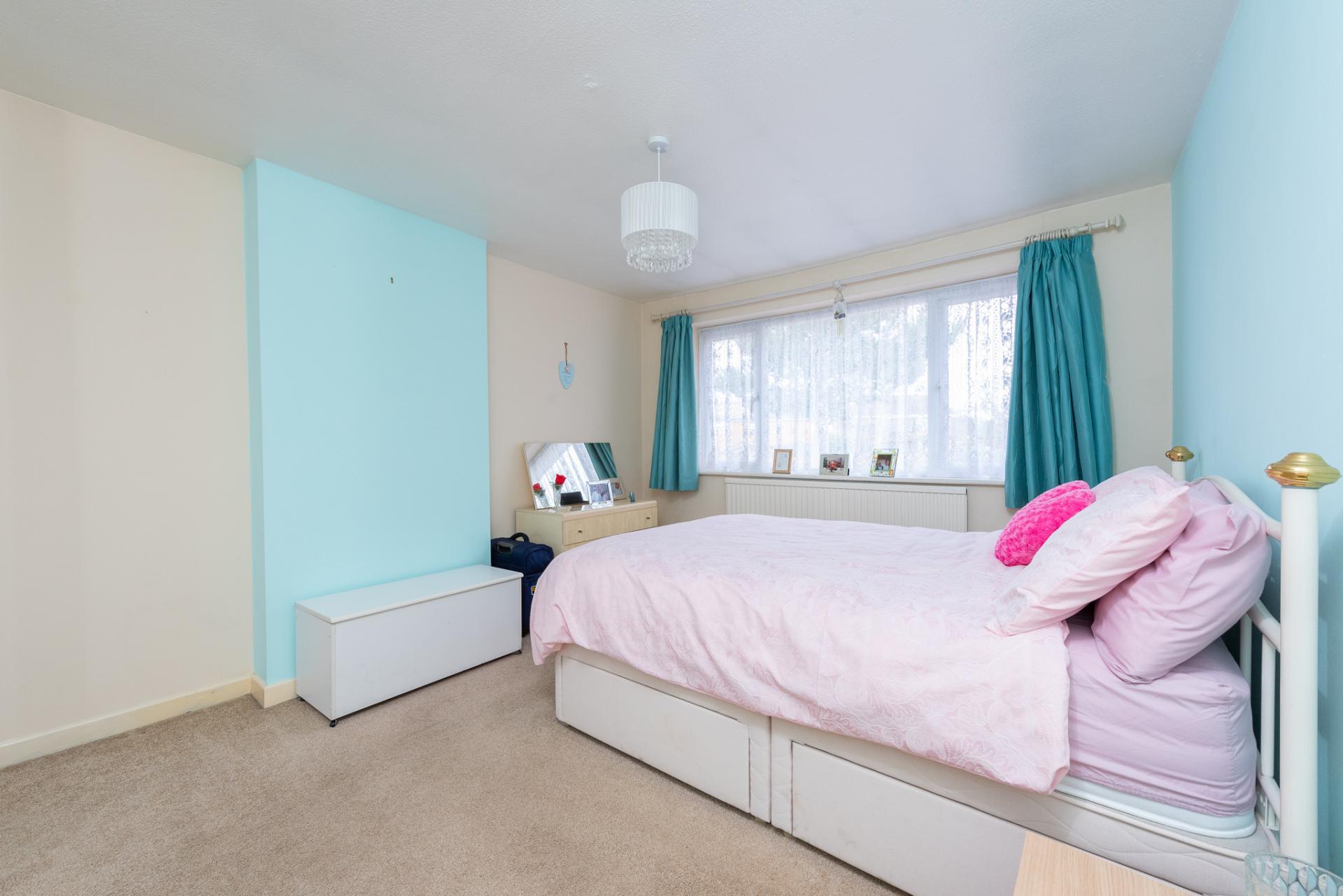 3 bedroom Terraced House for sale in Camberley