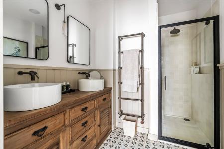 Ensuite