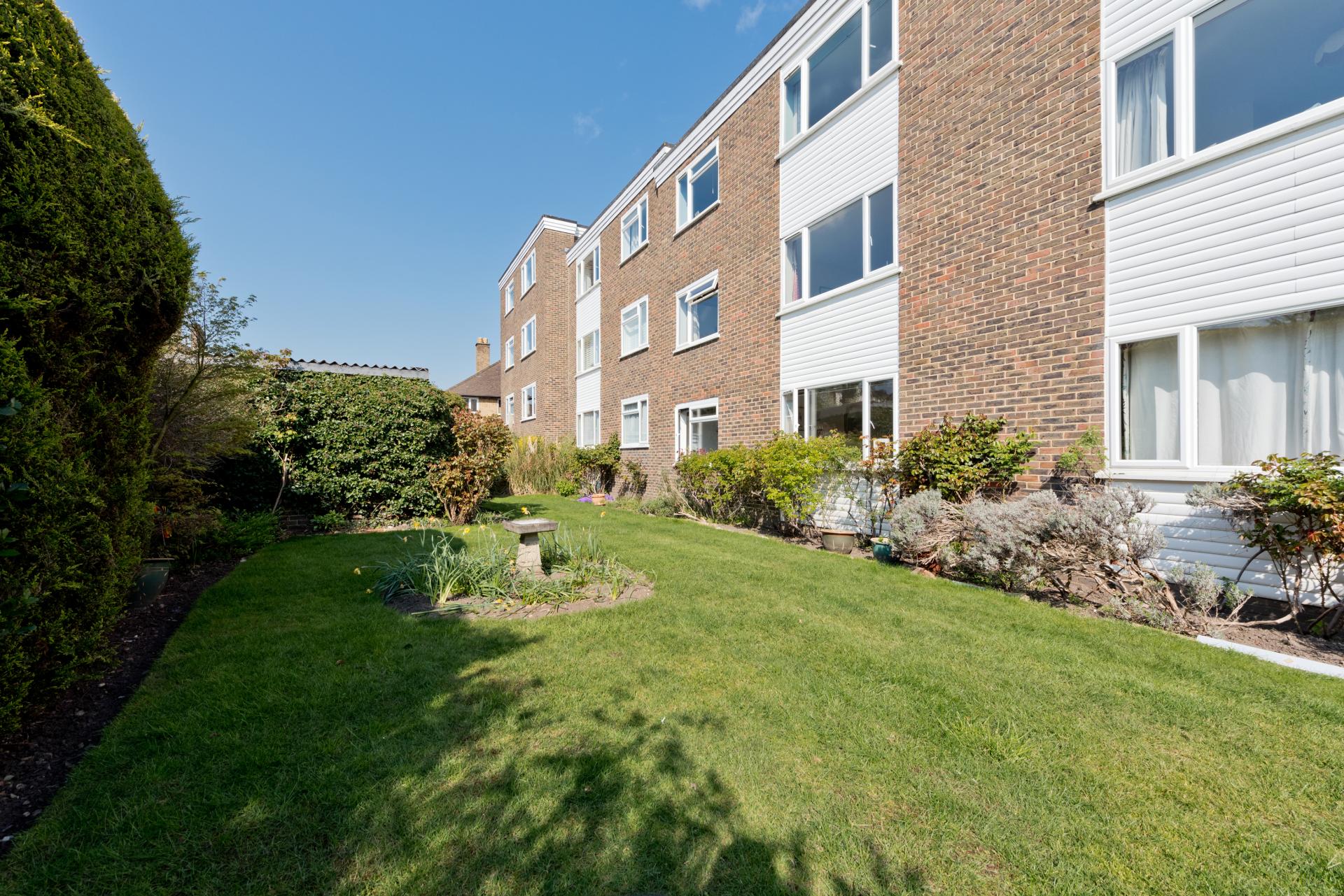 2 bedroom Apartment for sale in Surbiton