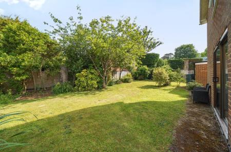 1312685-5-685526b...