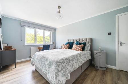 1317963-7-68679a2...