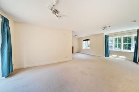 1328331-9-688228c...