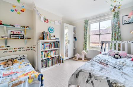 1369946-22-68f619...