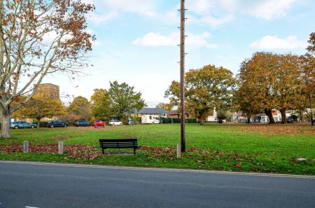 1370922-3-6900e2d...