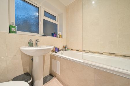 1376966-5-691ca00...