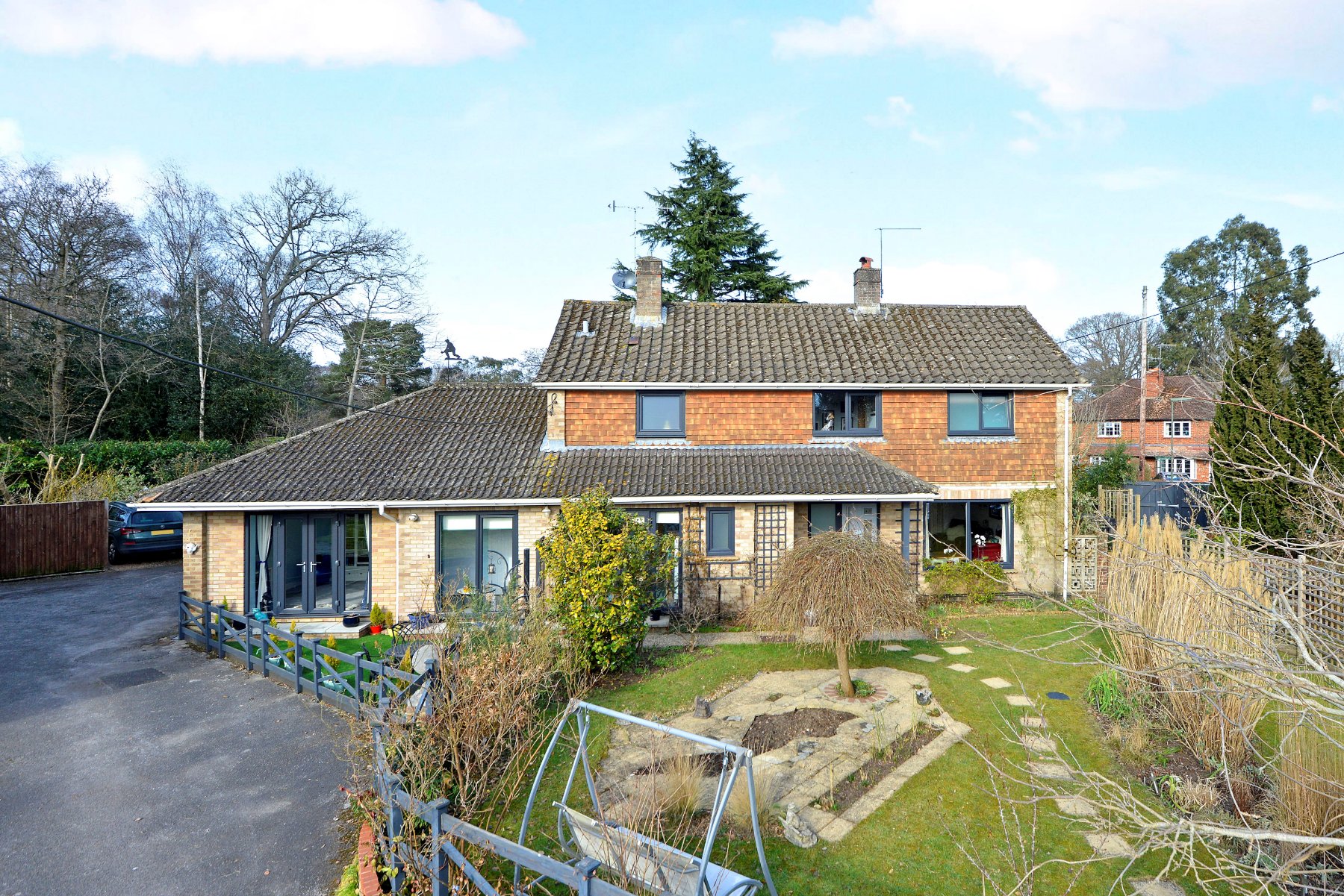 4 bedroom Detached House for sale in Elstead