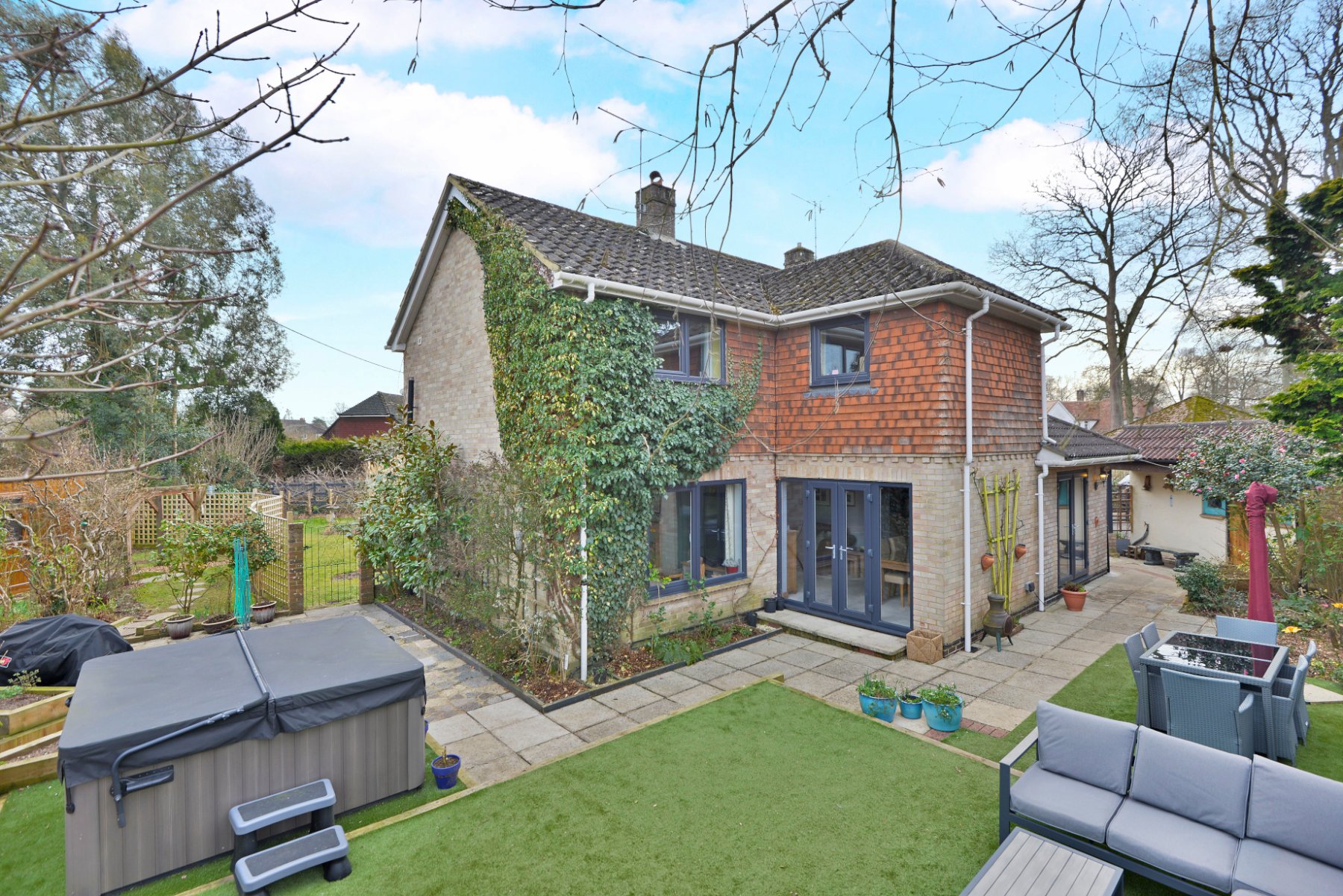 4 bedroom Detached House for sale in Elstead