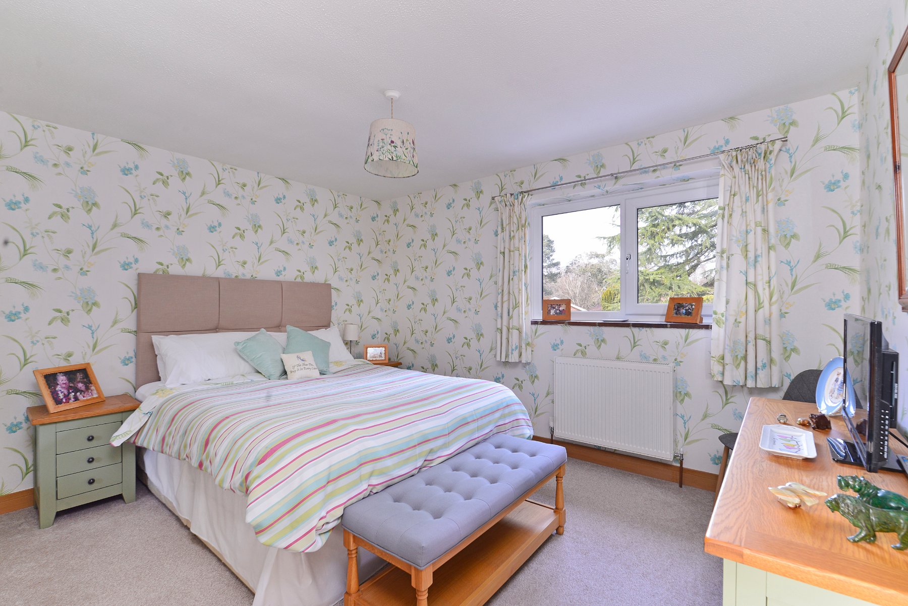 4 bedroom Detached House for sale in Elstead