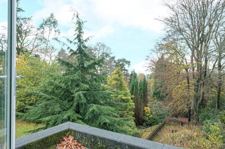 1376562-37-69137d...