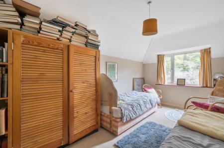 1376562-28-69137d...