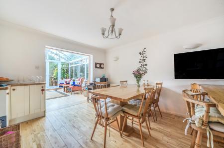 1385086-19-6931b6...