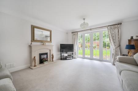 1375662-93-6911f3...