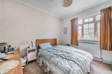 1294494-5-682b472...