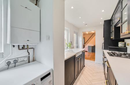 1302394-10-6838ca...