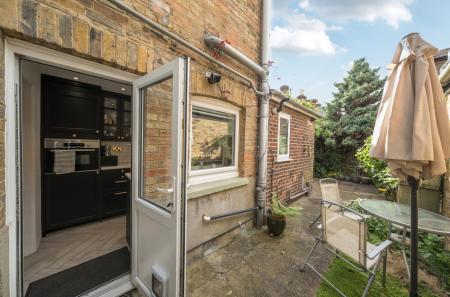 1302394-12-6838cd...