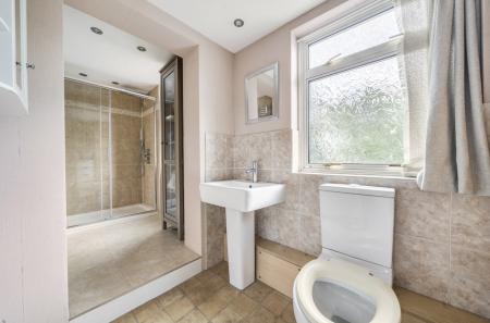 1297242-1-6839bfd...