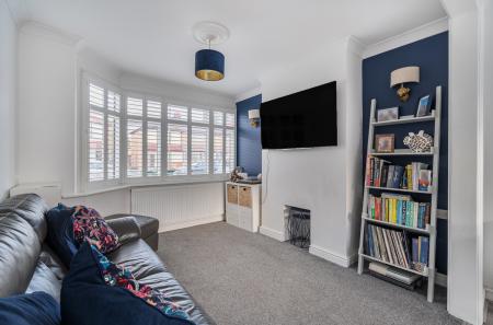 1372705-8-68ff9b9...