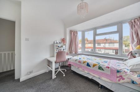 1372705-18-68ff9c...