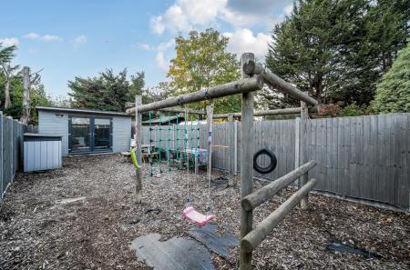 1372705-6-68ff9b7...