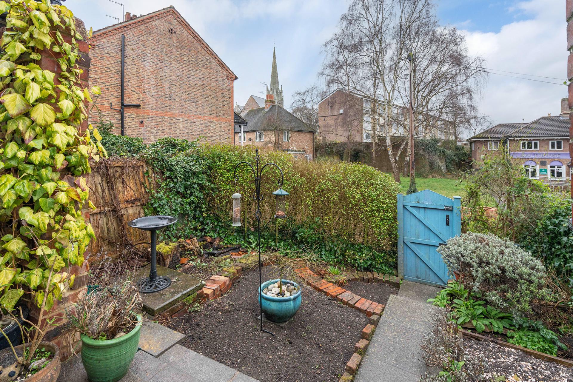 2 bedroom Terraced House for sale in Dorking