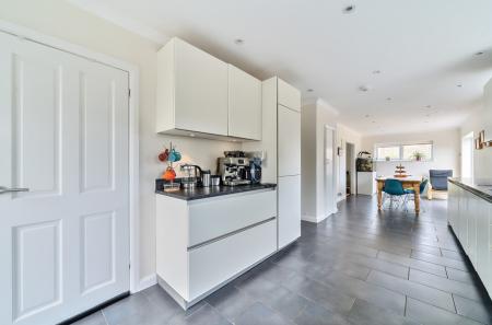 1313556-19-685c3d...