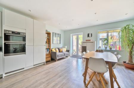 1315599-17-6866bf...