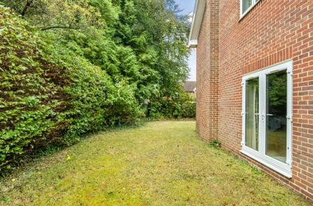 1349777-5-68c19c5...