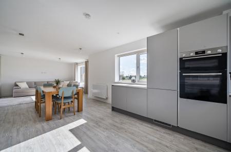 1348196-7-68bef15...