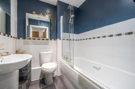 1349900-3-68c44ad...