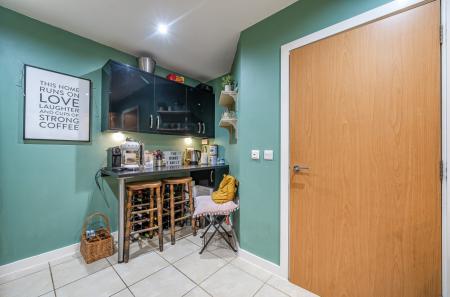 1349900-4-68c44b0...