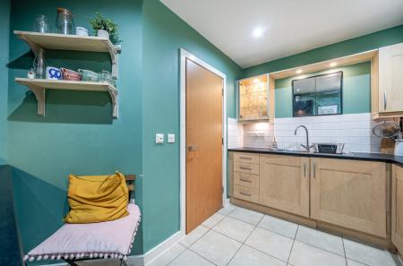 1349900-8-68c44b1...