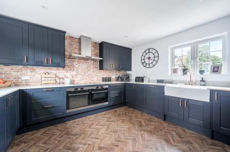 1374106-18-6903c7...