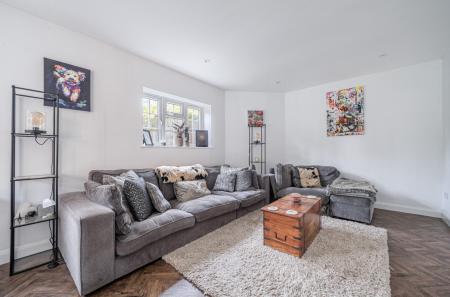 1374106-12-6903c6...