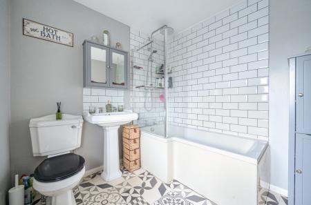 1374106-7-6903c68...