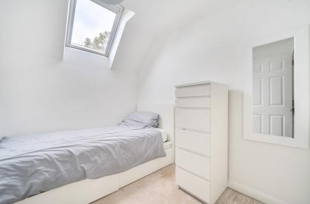 1374717-23-690b48...