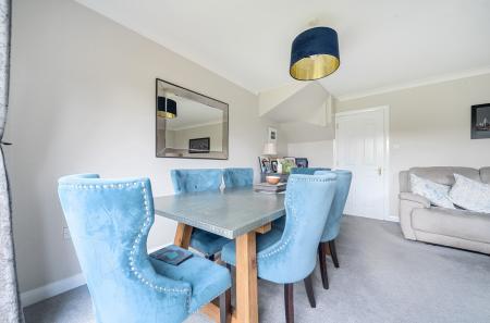 1374717-29-690b49...