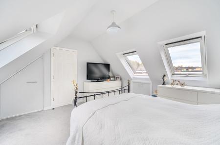 1374717-10-690b46...