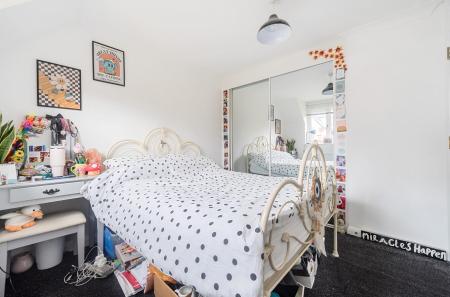 1374717-22-690b48...