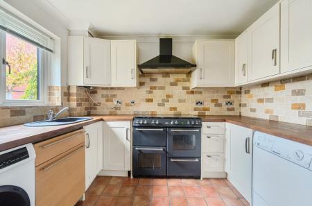 1374717-32-690b4a...