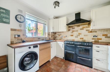 1374717-33-690b4a...