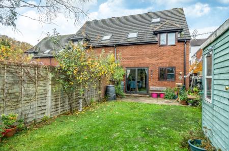 1374717-3-690b45d...