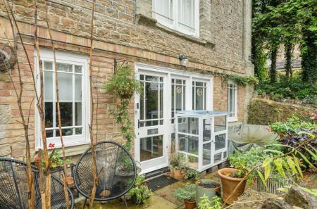 1382210-4-691737f...