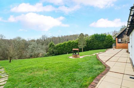 1389384-12-694000...