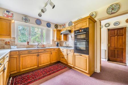 1376538-18-691349...