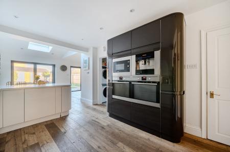 1372354-16-691cae...