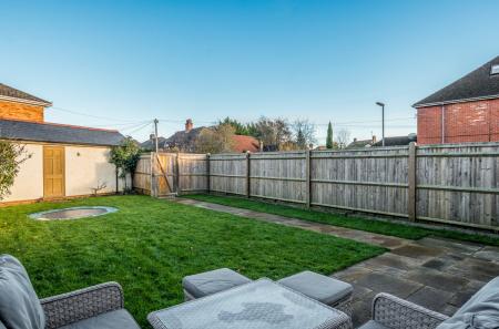 1372354-7-691cae8...