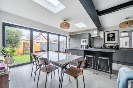 1399942-8-69690e0...