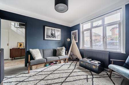 1399942-19-696911...