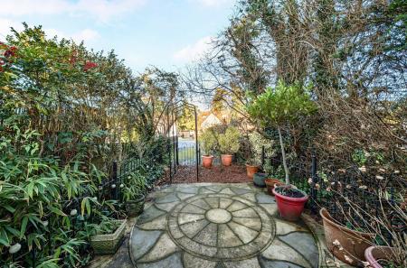 1394143-7-69456bd...