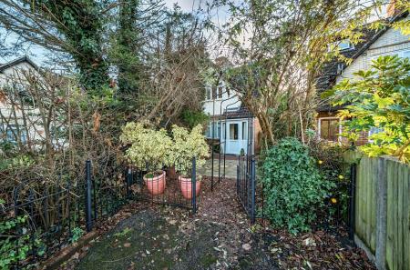 1394143-5-69456bc...